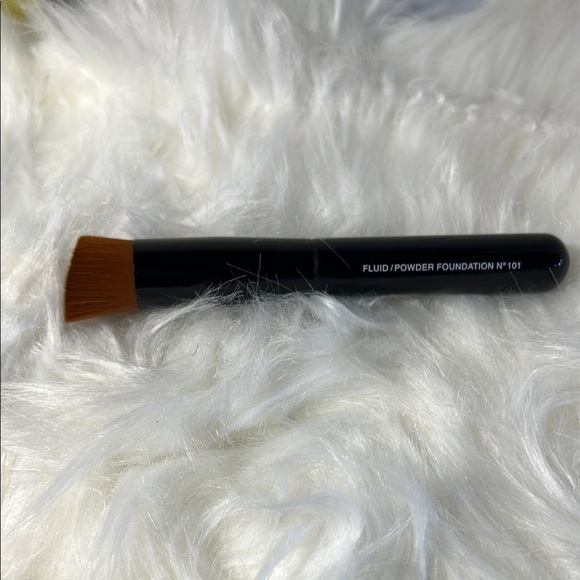 Chanel Yellow 3 Brush Set and Case Les Codes de Pinceaux Brand New. kk469 - Picture 11 of 14